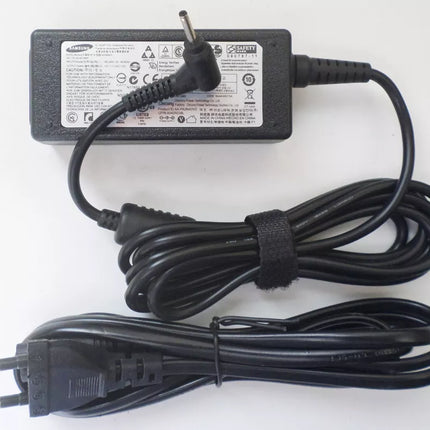 Compact Samsung notebook charging adapter